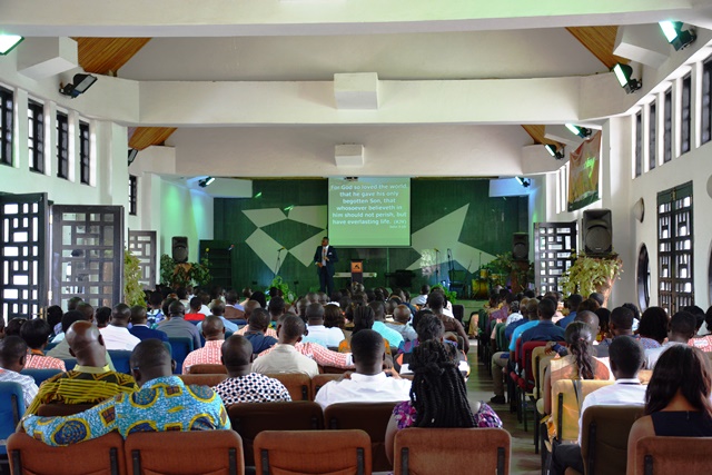 Rev. Dr. Kofi Ahlijah speaking to the congregation at Day of Prayer