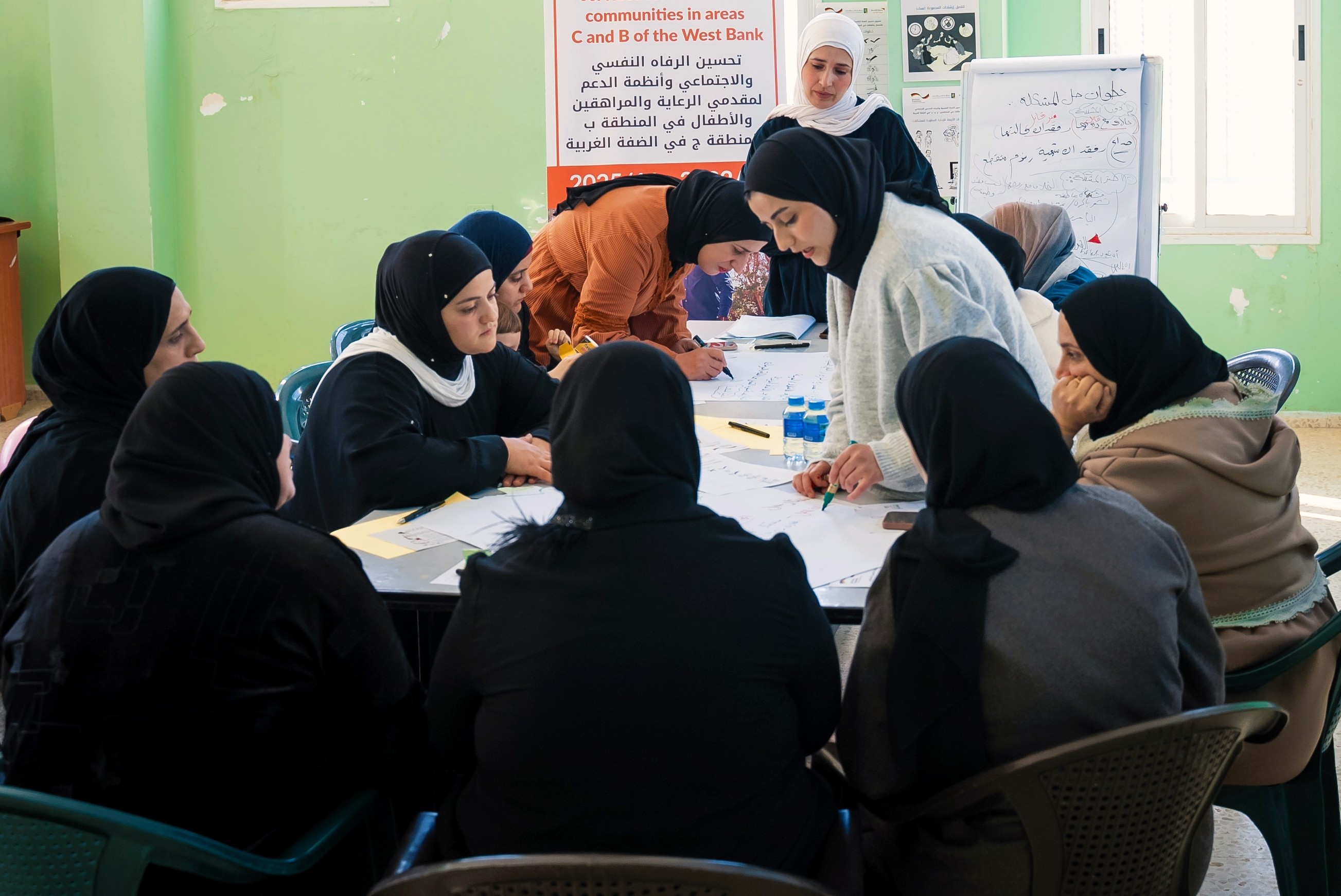A groupe of women is meeting to support each others. 