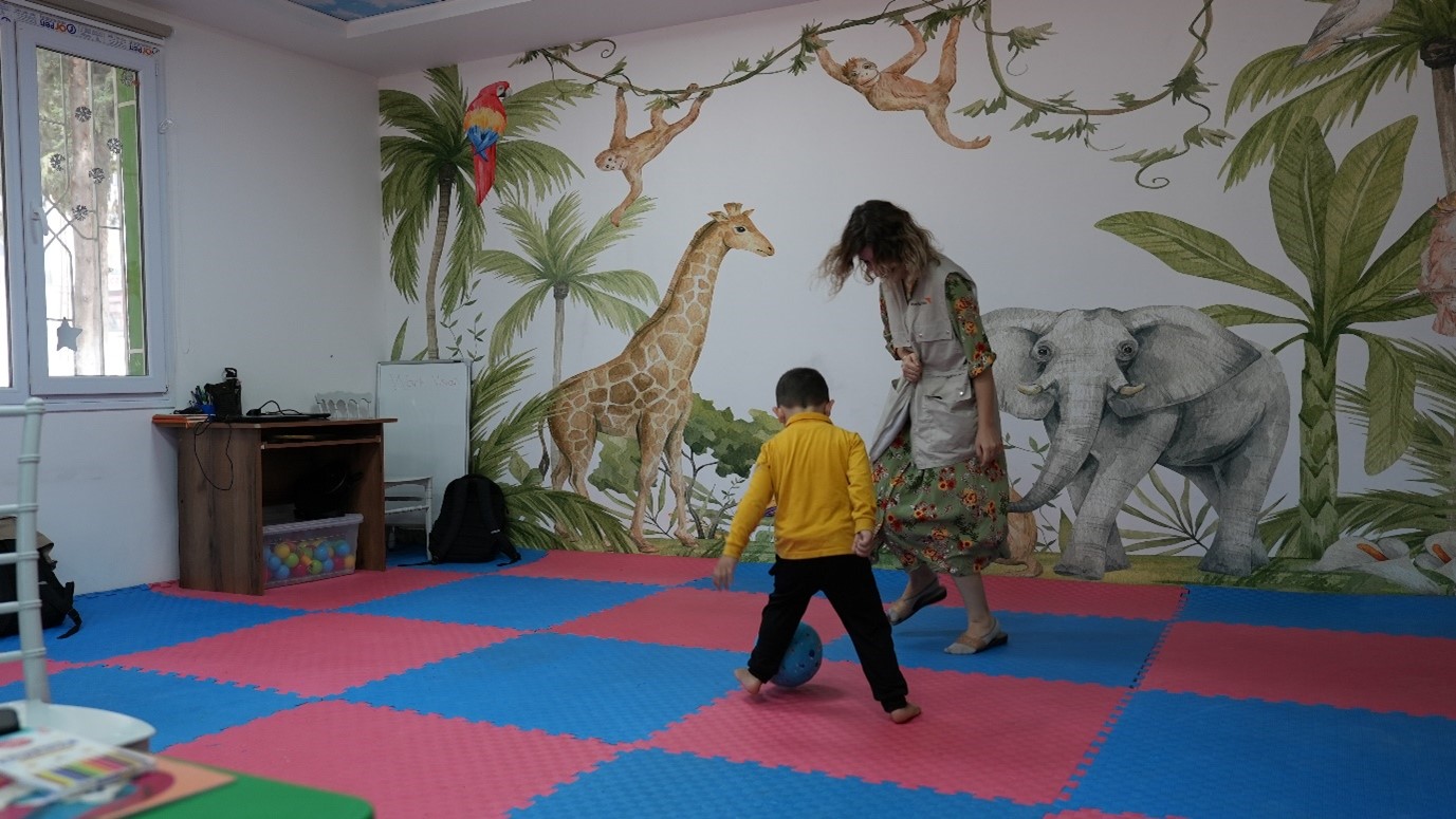Maher playing with his guider Idil World Vision Syria Response– Samer Asaid