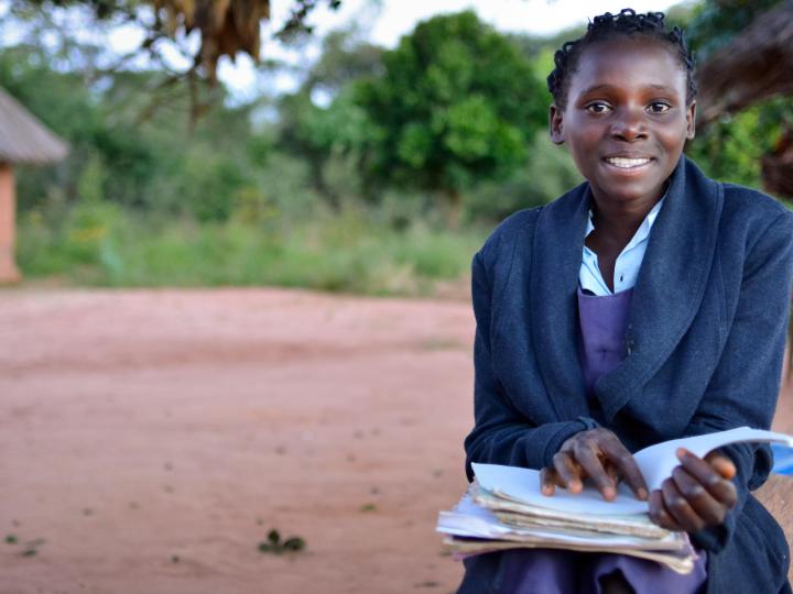 A Mali girl reads a book in Mali